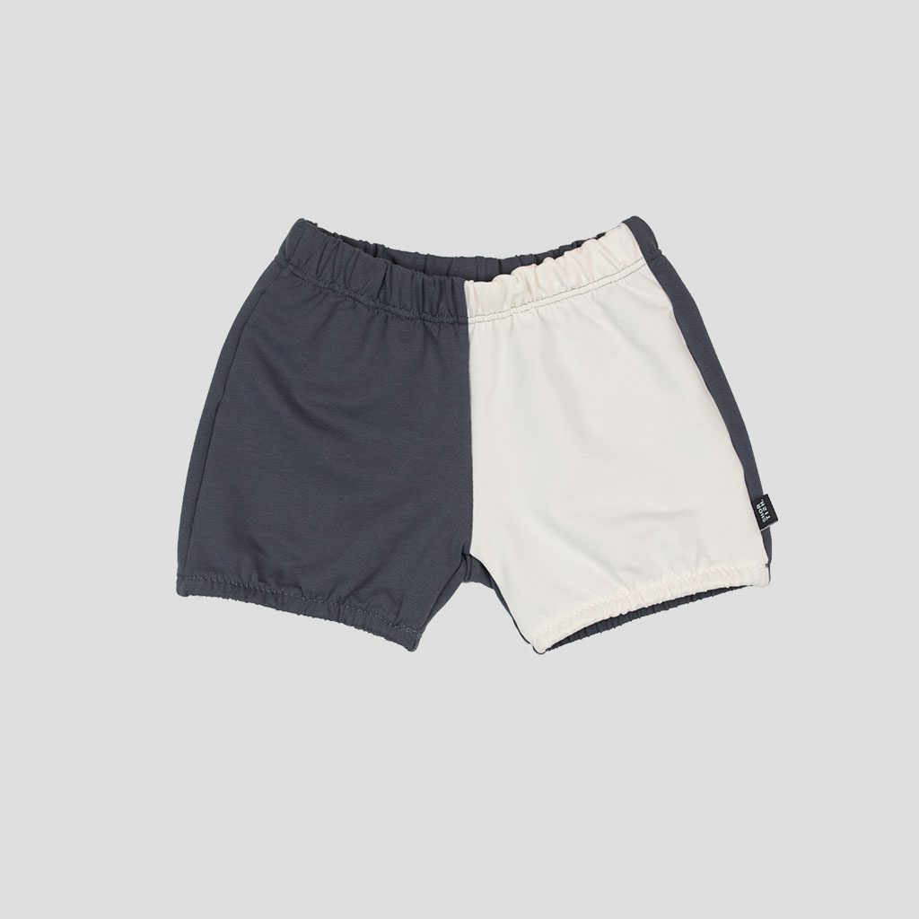 SHORT BOMBACHO DE ALGODÓN ORGÁNICO ANTRACITA Y BLANCO ROTO